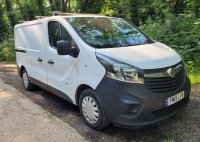 VAUXHALL VIVARO